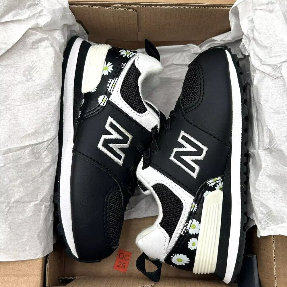 New Balance Toddler Girl's Slip-on Sneakers Size 7 Black/White Flower Print - Picture 8 of 12